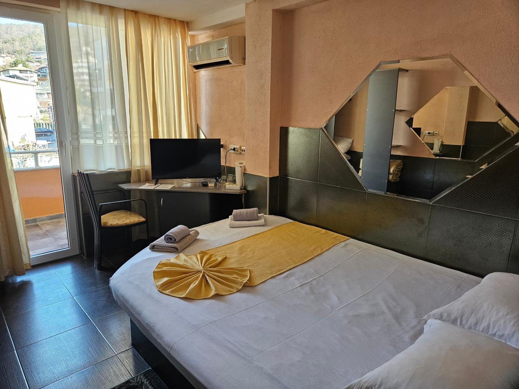 Paralax Hotel Varna Exterior photo